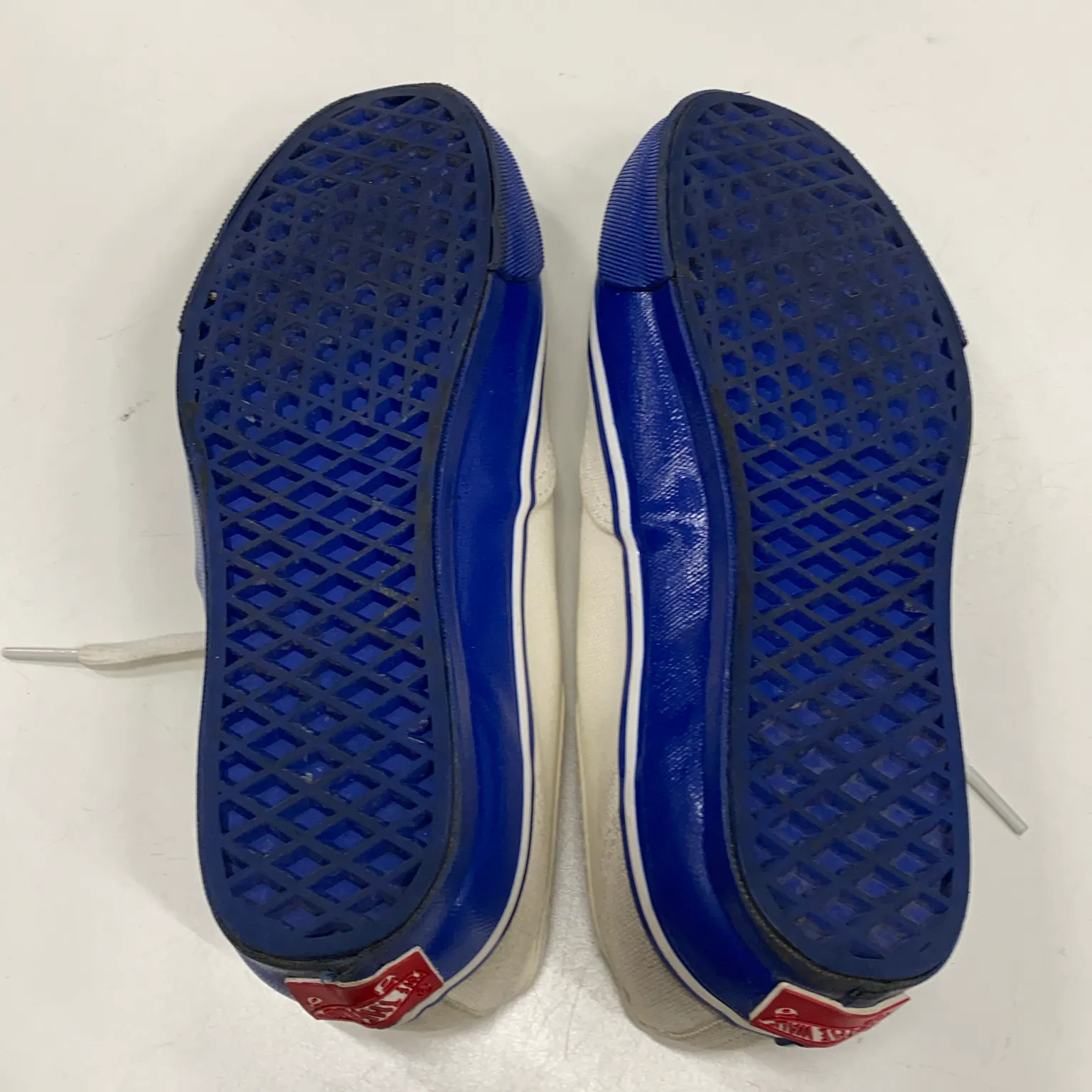 Men White & Blue Forum Mid RT